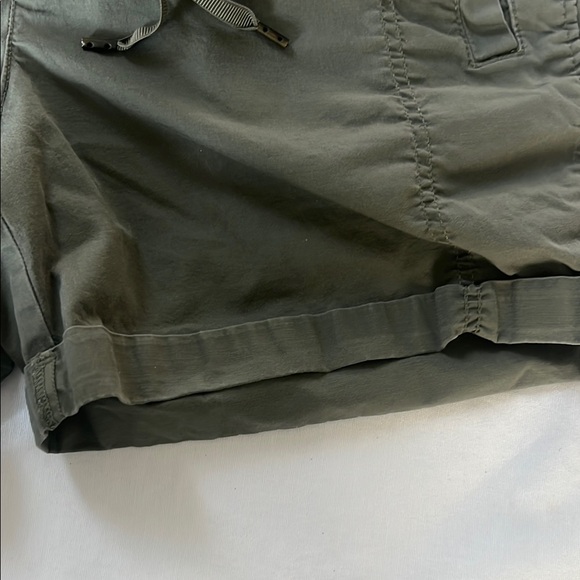 Eddie Bauer Green Cargo Shorts Utilitarian Design - Picture 6 of 9